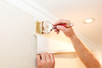 Pose de papier peint à Moncontour — revêtements muraux et toiles de verre